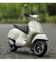 Welly 1:12 Ölçek Vespa GTS 300 Diecast Model – Gerçekçi Detaylı Metal Scooter Diecast Renk:Krem
