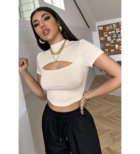Kadın Ekru Göğüs Dekolteli Yarım Kollu Cut Out Crop Top Bluz
