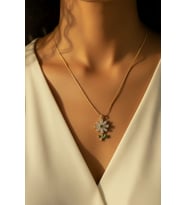 Zirkon Taşlı Papatya Figürlü 18 K Altın Kaplama Kolye