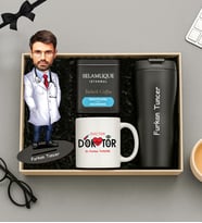Kişiye Özel Fotoğraflı Doktor Tasarımlı Biblo,Beyaz Kupa,Kahve Ve Termos Hediye Seti (STD)