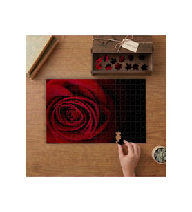Kırmızı Gül Yakın Çekim Tasarımı 240 parça Ahşap Puzzle Ahşap Kutuda MP03468