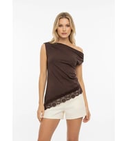 Kadın Kayık Yaka Asimetrik Kesim Dantel Detay Tasarım Slim Fit Modal Bluz 26001 (Kahverengi)