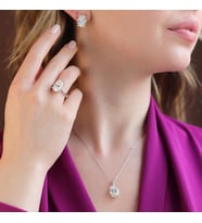 Oval Kesim Tek Taş Modeli 4,5ct 925 Ayar Gümüş Sky Diamond Set