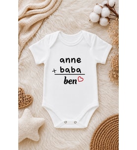 Anne Baba Ben Yazılı Bebek Zıbını – Aile Temalı Kalpli Kısa Kollu Bebek Body