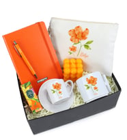 Defter & Kalem & Bez Çanta & Fincan & Kupa & Kolonya & Mum Hediye Seti