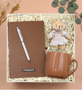 Kişiye Özel Kahverengi Defter & Beyaz Touch Pen & Kahverengi Kupa & Mini Elbiseli Ayıcık Anahtarlık Hediye Seti
