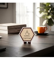 Modern çizgileriyle Coffee temalı masaüstü aksesuarı, mutfak tezgahlarınızı süsleyecek estetik bir dekoratif ürün 10x10 cm, Pudra