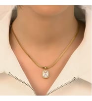 Kararmaz Paslanmaz Altın Kaplama Kare Taşlı İtalyan Zincirli Gold Renk Çelik Kolye