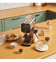 Karaca MyCaffe Barista S20 Entegre Süt Hazneli Otomatik Espresso ve Latte Makinesi Amber 900 ml 1360W