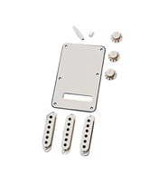 Fender 0991395000 Stratocaster Manyetik Kapağı ve Düğme Seti (Parchment) Parşömen Rengi Hafif Eskitilmiş Görünüm Tam Set Aksesuar