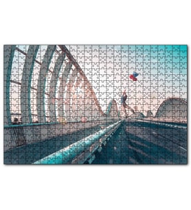 Cakapuzzle  Dubai Köprüsü'nde Balonlu Adam  Puzzle Yapboz MDF (Ahşap) (120 Parça)