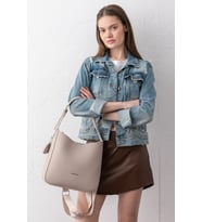 Just Polo Mila Charmlı Büyük Boy Yumuşak Deri Görünümlü Geniş Hacimli Kadın Kol Çantası Pbu3207 (Taş)
