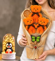 Turuncu Peluş Ayıcıklı Buket ve Led Işıklı Penguenli Fanus Hediye Seti