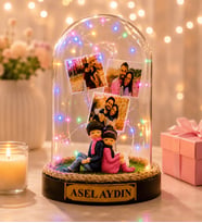 Kişiye Özel 3 Fotoğraflı Renkli LED Işıklı Sırt Sırta Aşıklar Fanus Anlamlı Fotoğraflı ve Yazılı Hediye