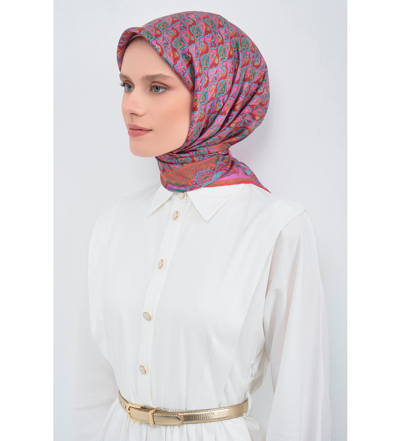 armine-saf-ipek-sura-esarp-