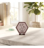 Modern Dokunuşlu Meow Yazılı Oturan Kedi Süsü Çalışma Masalarınız İçin Estetik ve Zarif Bir Dekoratif Seçenek 10x10 cm