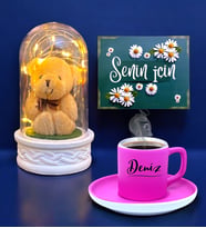 Led Işıklı Tasarım Fanus ve Pembe Renkli Kahve Fincanı  Kişiye Özel Hediye Seti  İsimli Fincan (Model 4)