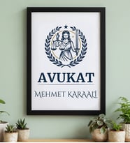 Kişiye Özel Karikatürlü Erkek Avukat Siyah Çerçeve Avukatlar Günü Hediyesi