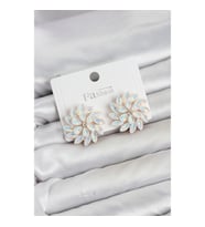 Mey İthalat® Beyaz Renk Kristal Taşlı Çiçek Model Kadın Küpe