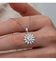 Manolya Çiçeği Zirkon Taşlı  925 Ayar Gümüş Kadın Kolye