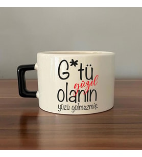 G*tü Güzel Olanın Yüzü Gülmezmiş Baskılı Siyah Kulplu C Fincan