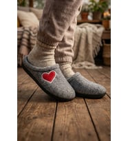 Gezer Kışlık Kadın Ev Bahçe Comfort Taban Nakışlı Kalp Desenli Keçe Terlik