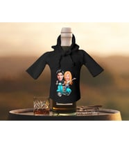 BK Gift Kişiye Özel Sevgililer Karikatürlü Mini Siyah İçki Şişesi Tişörtü , Ev Bar Dekoru, Viski, Şarap, Votka, Rakı Şişesi Tişörtü, Ev Barı-35