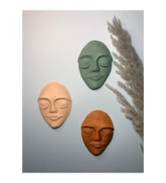 El Yapımı Duvar Maskları 3'lü Set (Çok Renkli)