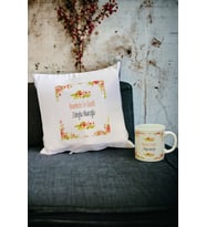 Annelerin En Güzeli Kupa Bardak ve Yastık Set (Beyaz)