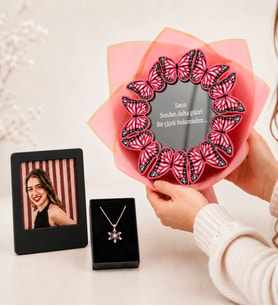 Kişiye Özel Fotoğraflı Çerçeve,Lotus Kolye Ve Kelebek Buketi