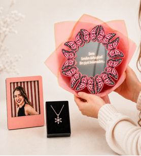 Kişiye Özel Fotoğraflı Çerçeve,Lotus Kolye Ve Kelebek Buketi