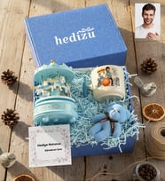 Kişiye Özel Karikatürlü Erkek Fizyoterapist Hediye Kutusu - Kişiye Özel T Kupa, Atlı Karınca Müzik Kutusu, Peluş Anahtarlık Tıp Bayramı Hediyesi