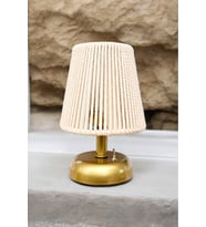 Şık Makrome Mini Abajur, Kablosuz Ledli, Gold Metal Ayaklı Masa Lambası (Krem)