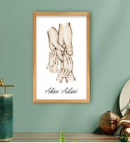 BK Gift Kişiye Özel Renkli El Ele Tutuşan Aile Tasarımlı Ahşap Çerçeveli Tablo-1 40x25cm, Anneye Hediye, Aile Hediyesi