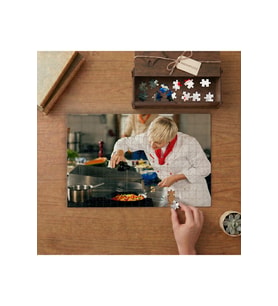 Yemek Yapan Kadın Aşçı Tasarımı 240 parça Ahşap Puzzle Ahşap Kutuda MP00644