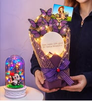 Aynalı Tasarım Fotoğraflı Led Işıklı Mor Kelebek Buketi (Renkli Işıklı Fanus Hediyeli) (Model 5)