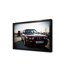 Kırmızı Bmw Çerçeveli Cam Tablo