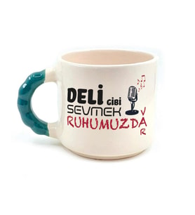 Deli Gibi Sevmek Ruhumuzda Var Baskılı Yeşil Kulplu Boncuk Kupa