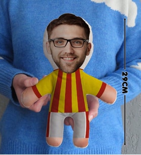 BK Gift Kişiye Özel Fotoğraflı Sarı Kırmızı Futbolcu Bebek Yastık-1 (Beyaz)