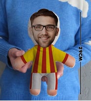 BK Gift Kişiye Özel Fotoğraflı Sarı Kırmızı Futbolcu Bebek Yastık-1 (Beyaz)