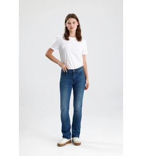 Özel Seri Orta Koyulukta Indigo Denim Monica24 Yumuşak Doğal His Veren Kadın Jean Pantolon