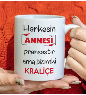 BK Gift Herkesin Annesi Prensestir Ama Bizimki Kraliçe Tasarımlı Beyaz Kupa Bardak, Doğum Günü Hediyesi