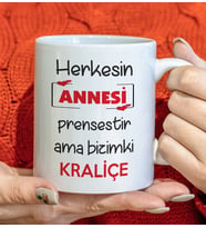 BK Gift Herkesin Annesi Prensestir Ama Bizimki Kraliçe Tasarımlı Beyaz Kupa Bardak, Doğum Günü Hediyesi
