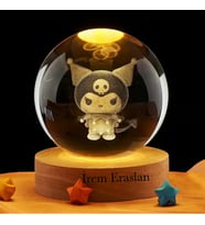 Kişiye Büyük Boy Işıklı Ahşap Kaideli Kuromi Temalı Cam Küre 8cm