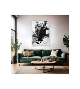 Salıncakta Sallanan Atatürk Görseli Metal Çerçeveli Cam Tablo Modeli Atatürk Tablosu (Gümüş)