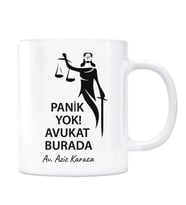 Avukatlara Özel İsimli Kupa Panik Yok Avukat Burada Adalet Heykeli