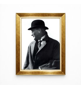 Tablore Atatürk Melon Şapkalı Karizmatik Kanvas Tablo - Retro Tasarım Altın Çerçeveli Atatürk Tablosu