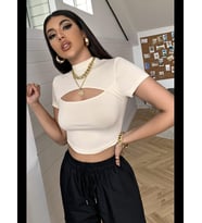 Fantezia Night Kadın Ekru Göğüs Dekolteli Yarım Kollu Cut Out Crop Top Bluz