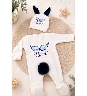 Kişiye Özel Erkek Bebek Tulum ve Bere – Kanat Desenli Ponponlu İsme Özel Bebek Giyim