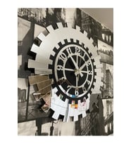 Modern Gümüş Güneş Duvar Saati Dekoratif Türk Rakamlı Siyah Mdf Üzeri Gümüş Aynalı Pleksi 60x60 Cm